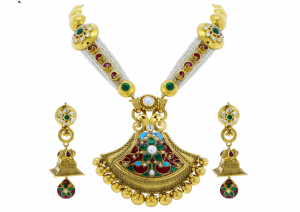 Intricately Shaped Pearl & Gold Necklace